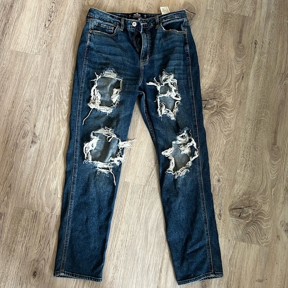 Hollister Ultra High-Rise Mom Jean - Picture 1 of 6